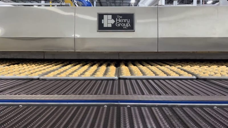Baked products on the conveyor at a THG oven discharge